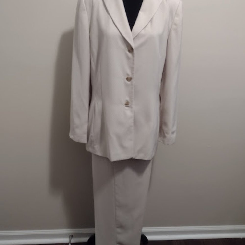 Villager "Liz Claiborne Company," 2pc Cream Color Pant Suit, Size-12, Dry Clean